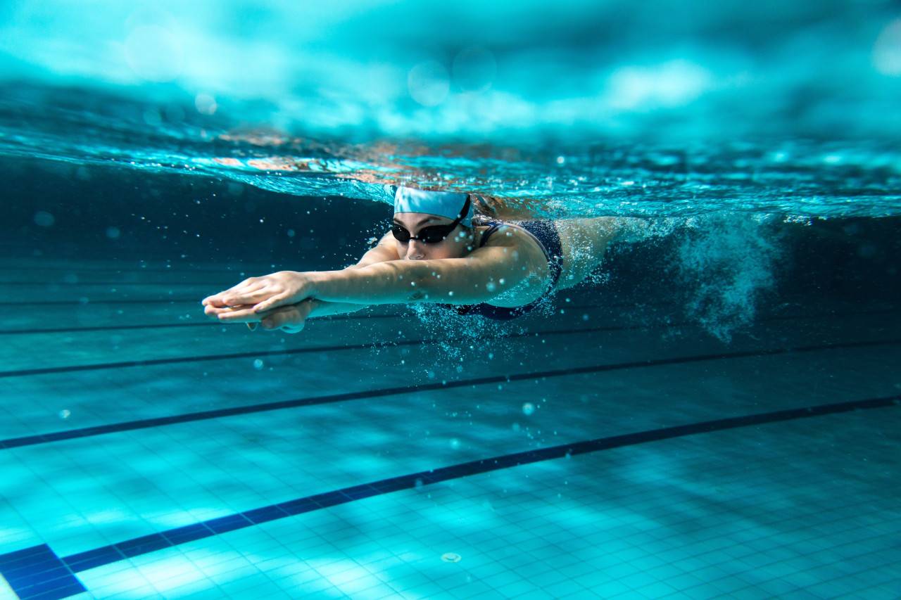 Schwimmerin Beinschlag